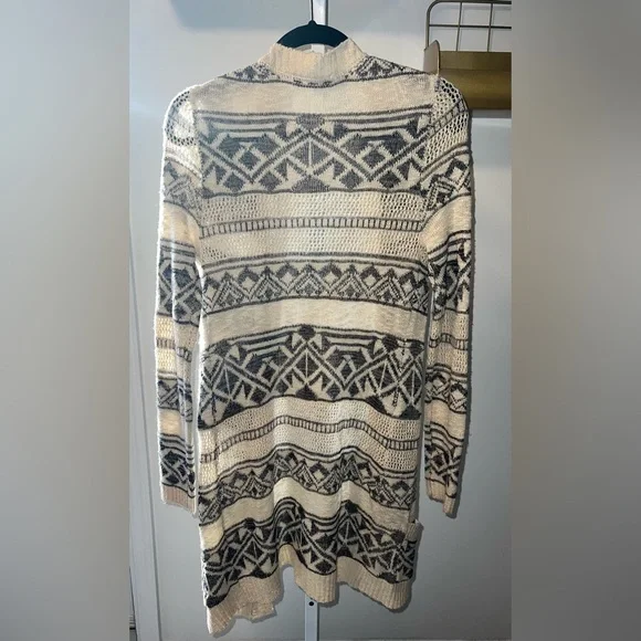 Pink Republic Size Medium Aztec Print Oat and Black Cardigan - Picture 2 of 7
